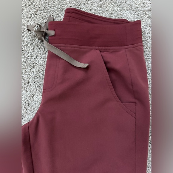 FIGS Scrub Set - Picture 6 of 10